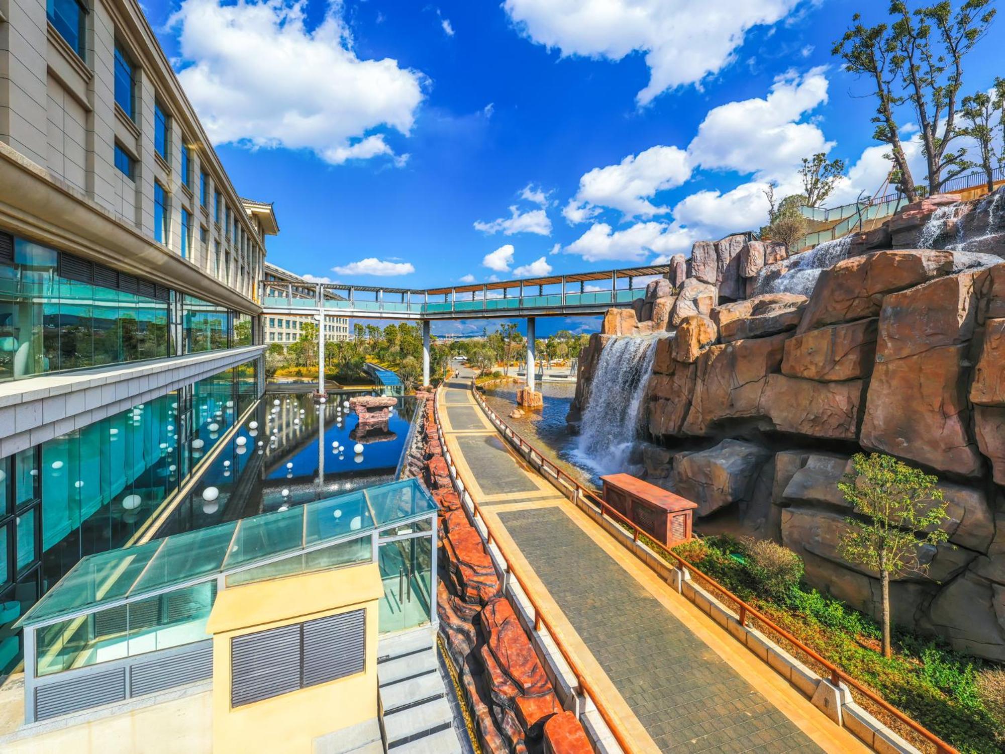Hilton Lijiang Hotel Lijiang  Bagian luar foto